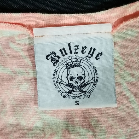 Bulzeye Graphic Love & Pride Skull  T-Shirt. S - Picture 8 of 11